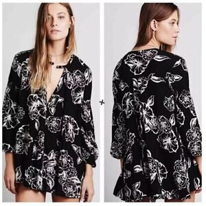 Free People size Small Black White Floral Tunic Mini Dress Flowy Boho w/Pockets